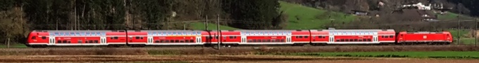 Schwarzwaldbahn-Zug bei Sch&ouml;nberg b. Offenburg (Kinzigtal) Foto: f-dpa Passlick